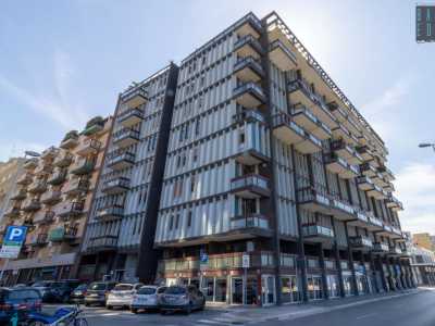 Imprenditori e aziende edili, approfittando della prospettata riqualificazione dell�area, innalzarono quindi moderni complessi residenziali con spazi per uffici e attivit� commerciali. Tra questi l�ex sala ricevimenti �El Cid Campeador�...